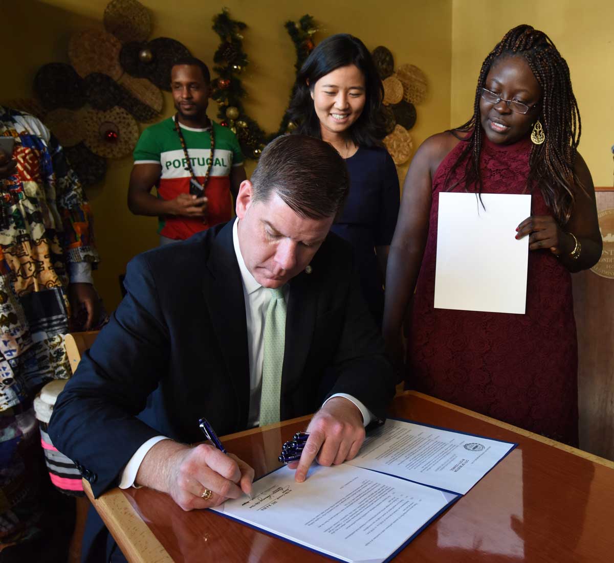 Image for mayor walsh signs the acoustic live entertainment ordinance into law 