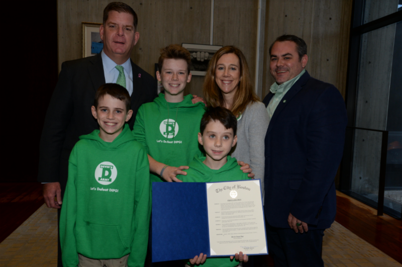 Image for mayor walsh with the suau family 