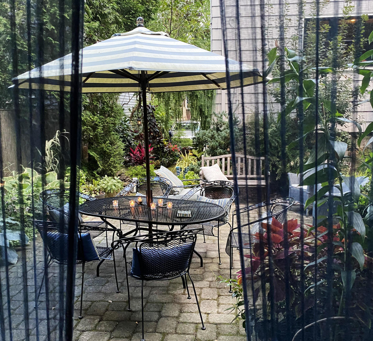 Allsbrrok & Smith - 1st Place Large Yard