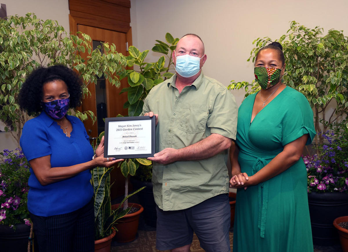 Bresenski - 3rd Place Large Yard - award