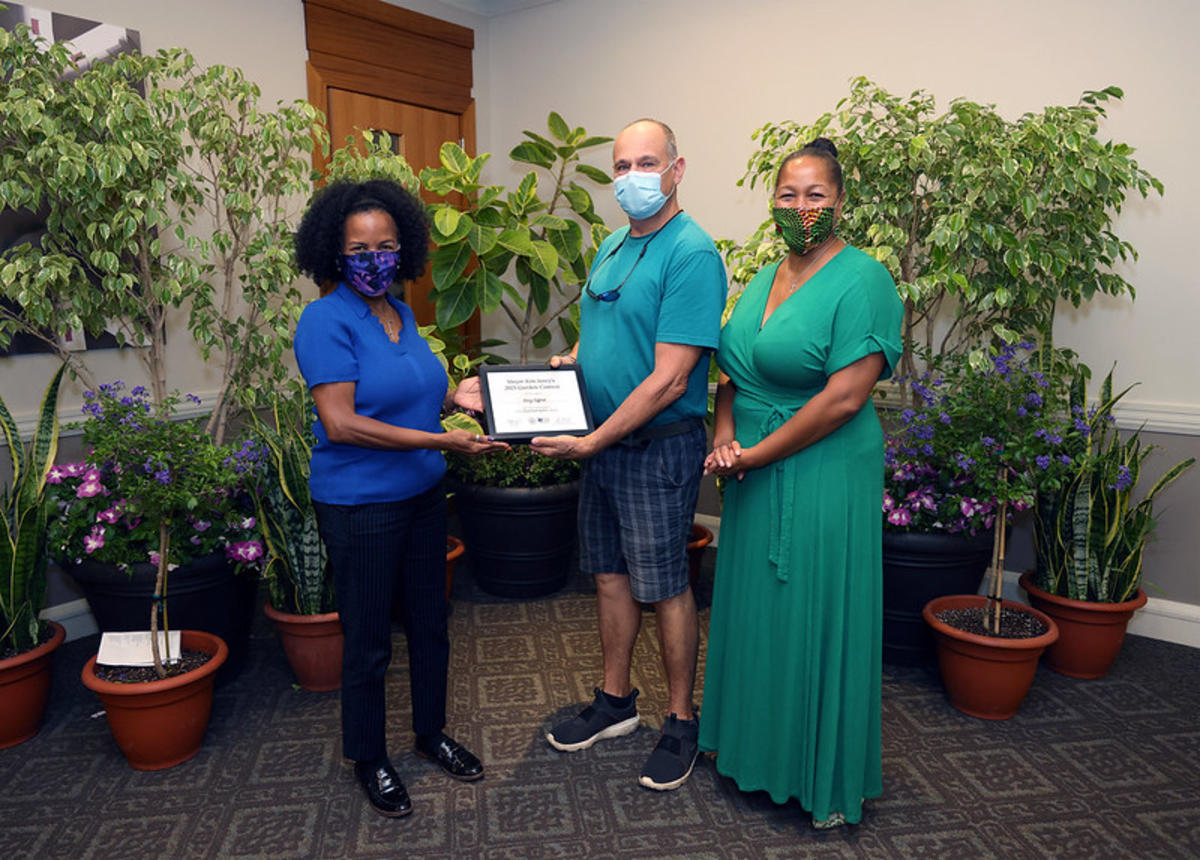 Gifford - 2nd Place Small Yard - Award