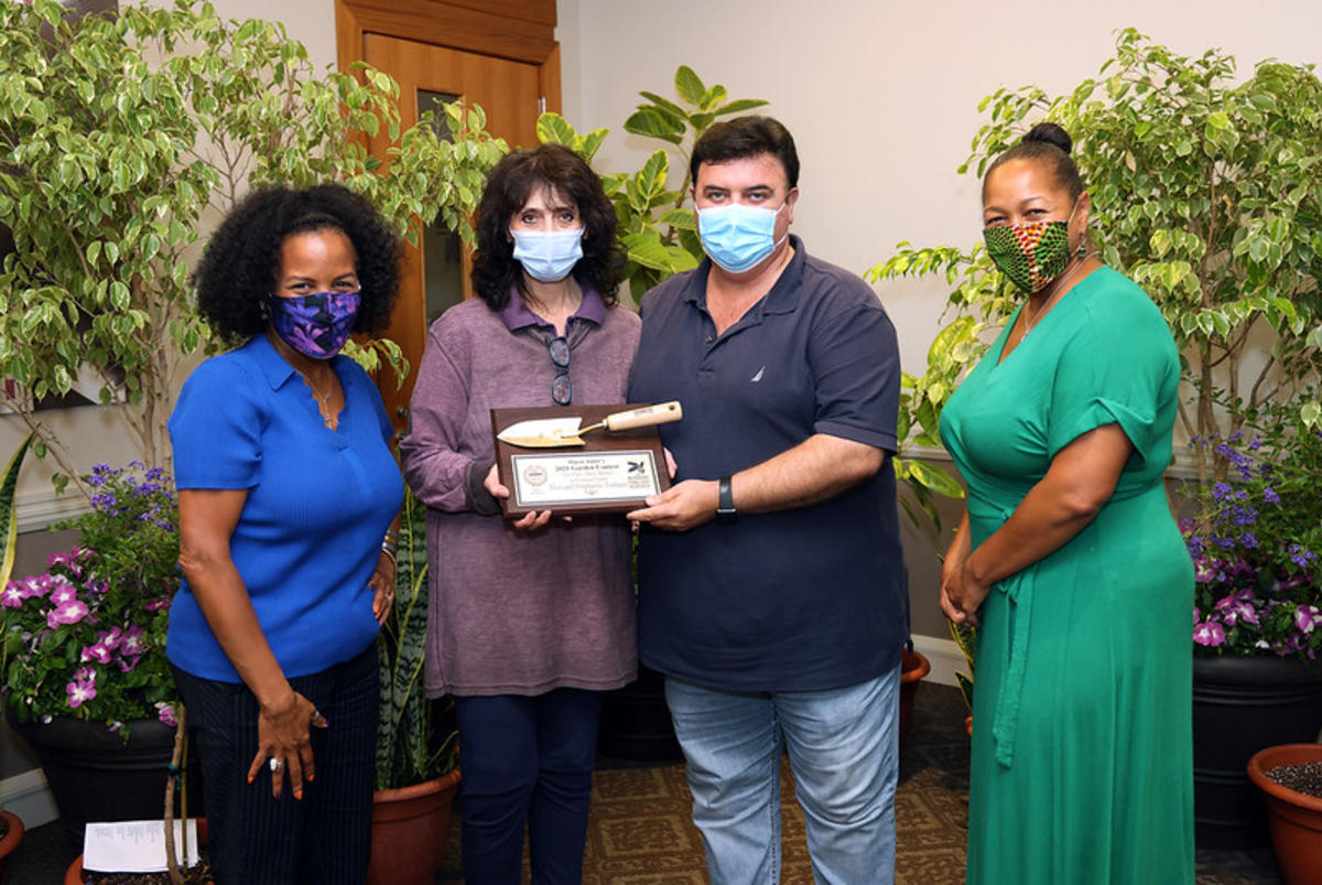 Tsalagas - First Place Porch or Container - award