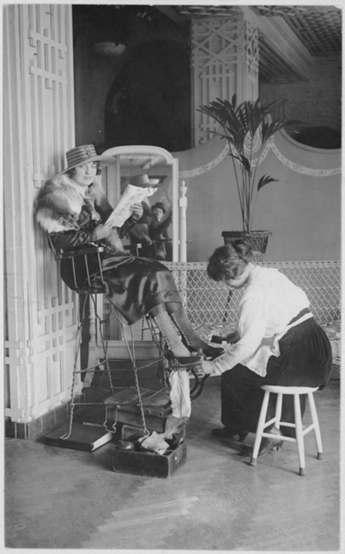 Girl bootblack, Hotel McAlpin, New York., United States War Department, 1918