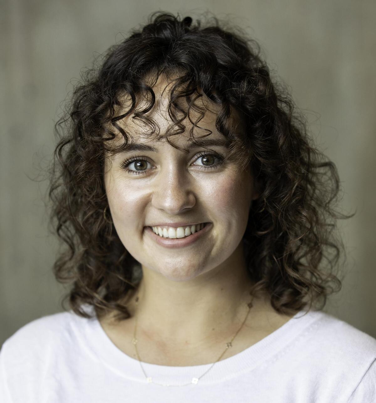 Caroline Peters Headshot