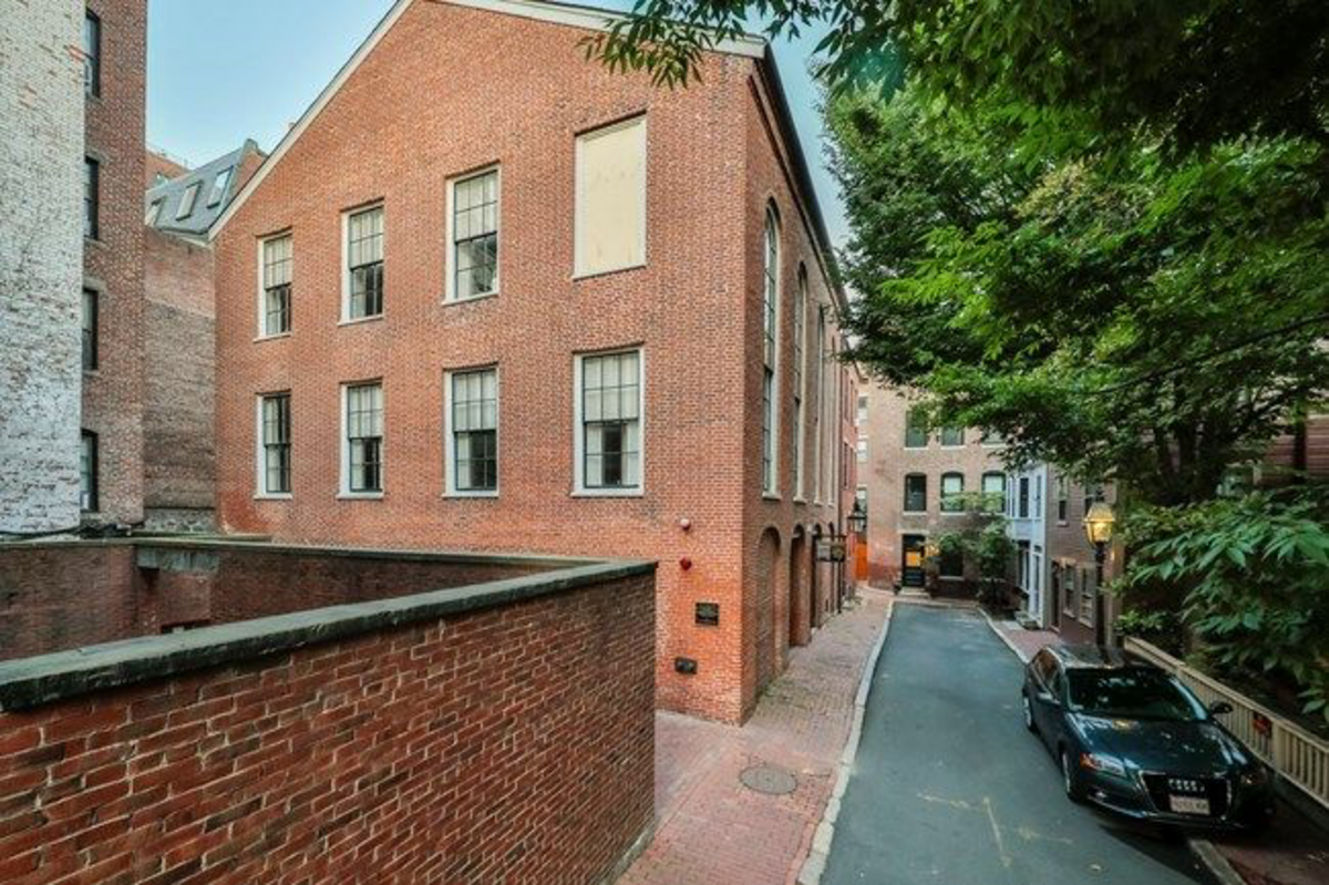 A photo of a brick building, the African Meeting House, in Beacon Hill, Boston 